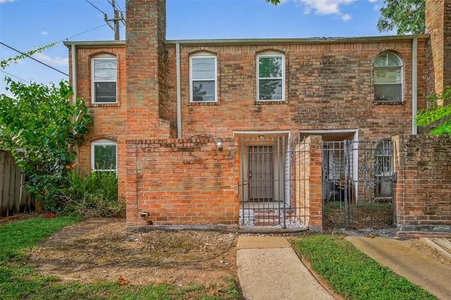 9226 Wilcrest Drive 9226, Houston, TX 77099