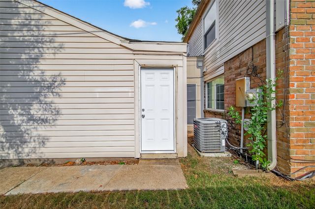 9226 Wilcrest Drive 9226, Houston, TX 77099
