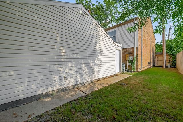 9226 Wilcrest Drive 9226, Houston, TX 77099