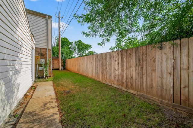 9226 Wilcrest Drive 9226, Houston, TX 77099