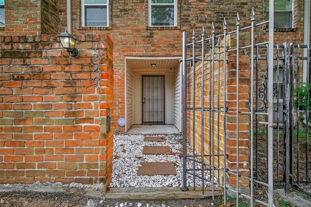 9226 Wilcrest Drive 9226, Houston, TX 77099