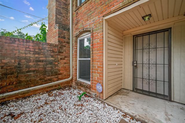 9226 Wilcrest Drive 9226, Houston, TX 77099