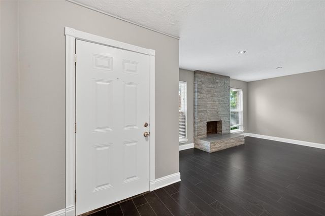 9226 Wilcrest Drive 9226, Houston, TX 77099