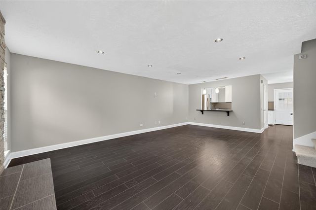 9226 Wilcrest Drive 9226, Houston, TX 77099
