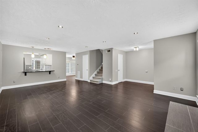9226 Wilcrest Drive 9226, Houston, TX 77099