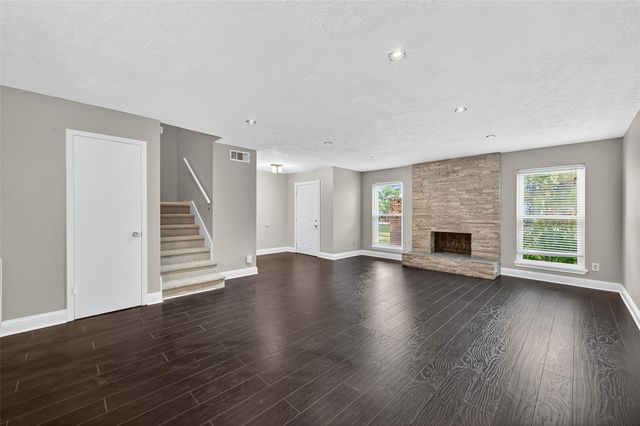 9226 Wilcrest Drive 9226, Houston, TX 77099