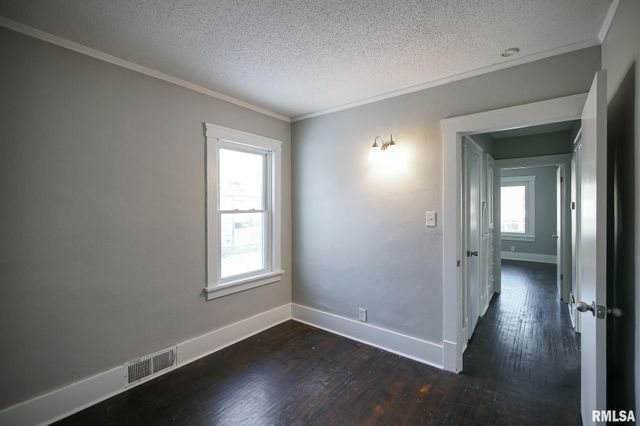 1829 N MISSOURI Avenue, Peoria, IL 61603