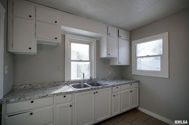 1829 N MISSOURI Avenue, Peoria, IL 61603