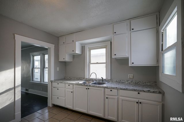 1829 N MISSOURI Avenue, Peoria, IL 61603