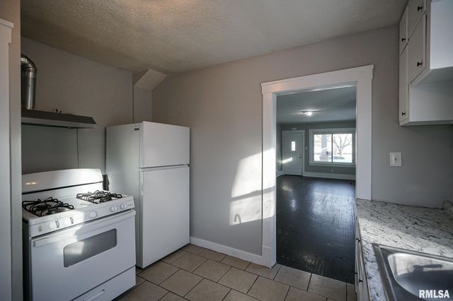 1829 N MISSOURI Avenue, Peoria, IL 61603