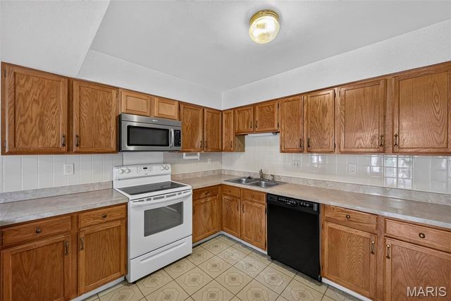 17081 Sandalwood Creek Drive, Wildwood, MO 63038