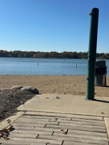 26220 N Midlothian Road, Mundelein, IL 60060