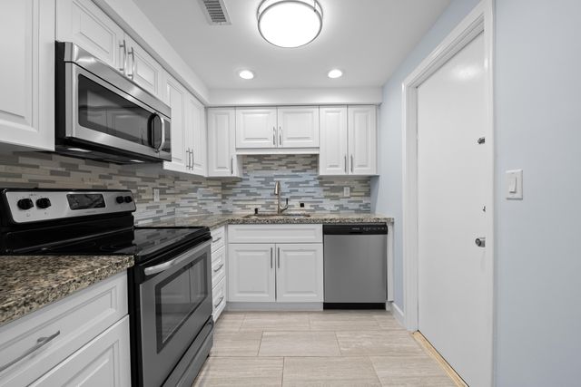 9 NE 19th Court c110, Wilton Manors, FL 33305
