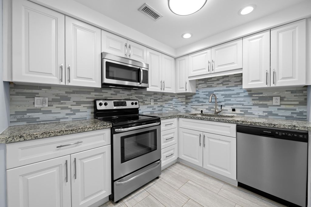 9 NE 19th Court c110, Wilton Manors, FL 33305