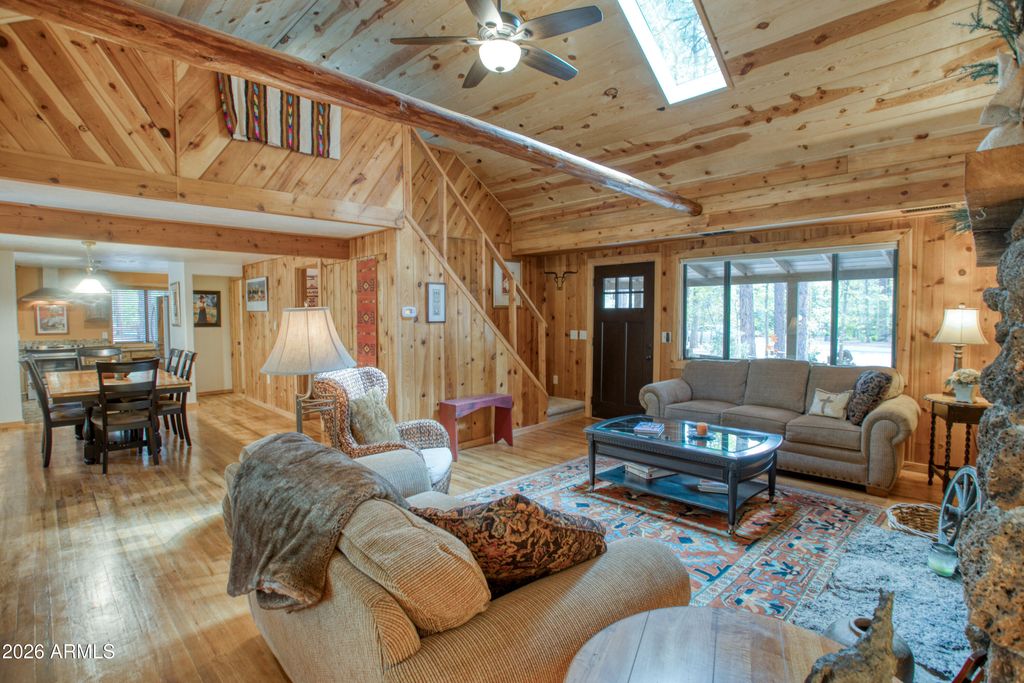 Image 4 of property listing at 2982 HUMMINGBIRD Lane, Pinetop, AZ 85935