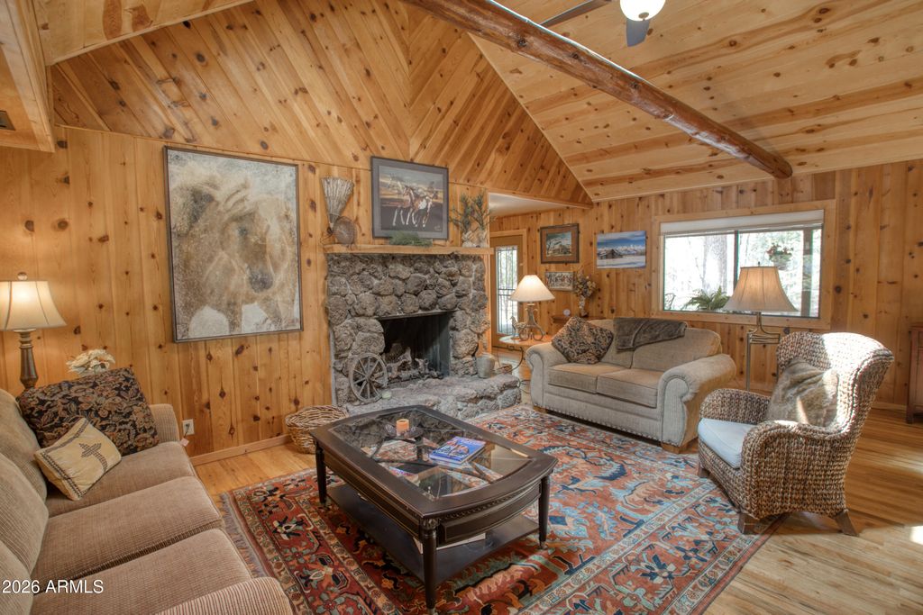 Image 5 of property listing at 2982 HUMMINGBIRD Lane, Pinetop, AZ 85935