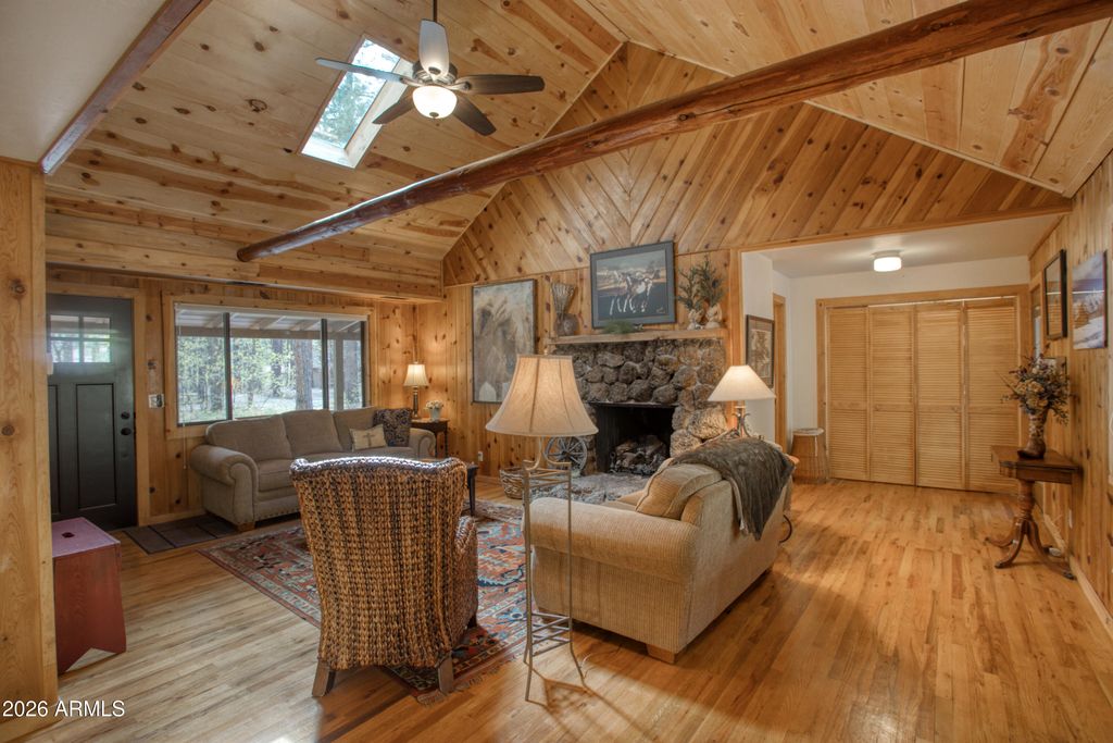 Image 6 of property listing at 2982 HUMMINGBIRD Lane, Pinetop, AZ 85935
