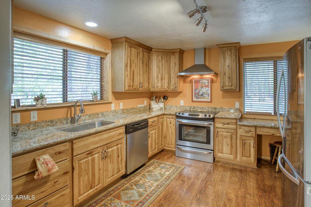 Image 9 of property listing at 2982 HUMMINGBIRD Lane, Pinetop, AZ 85935