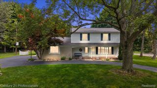 633 Foxhall Road, Bloomfield Hills, MI 48304
