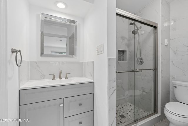 48 Wild Turkey Way B, Manalapan, NJ 07726