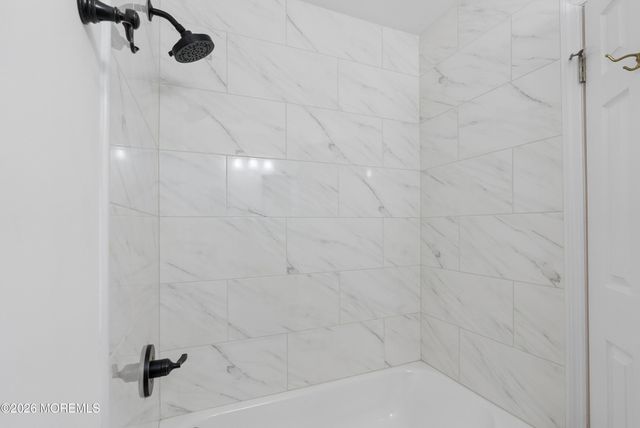 48 Wild Turkey Way B, Manalapan, NJ 07726