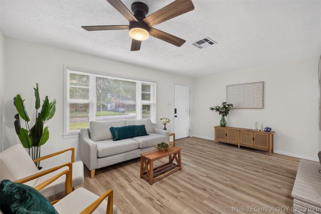 322 SE 5th Street, Pryor, OK 74361