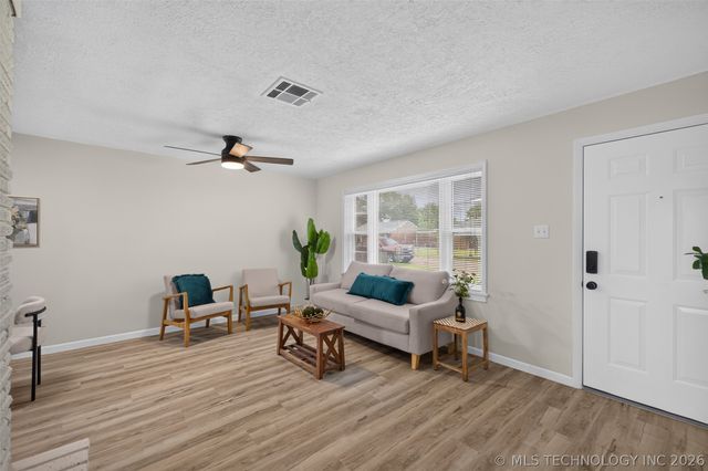 322 SE 5th Street, Pryor, OK 74361