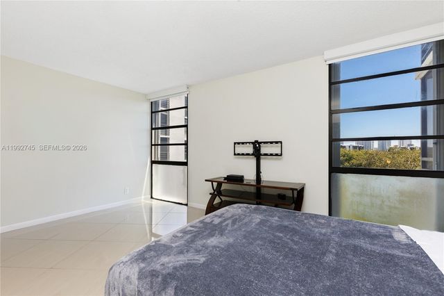 20400 W Country Club Drive 605, Aventura, FL 33180
