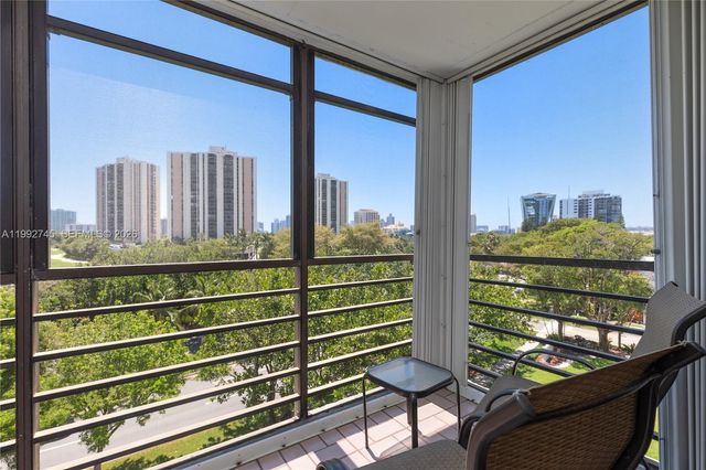 20400 W Country Club Drive 605, Aventura, FL 33180