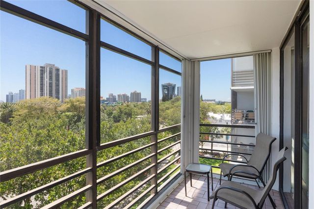 20400 W Country Club Drive 605, Aventura, FL 33180