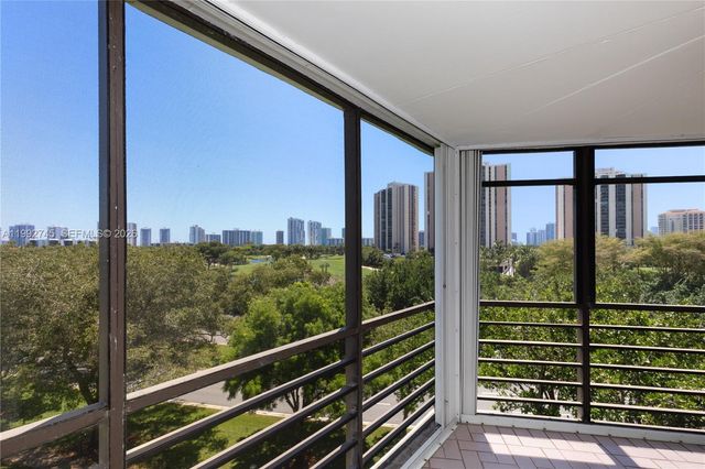 20400 W Country Club Drive 605, Aventura, FL 33180