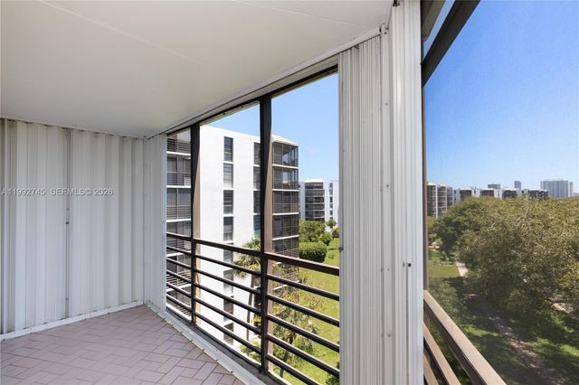 20400 W Country Club Drive 605, Aventura, FL 33180