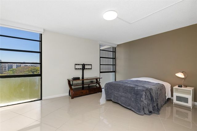 20400 W Country Club Drive 605, Aventura, FL 33180