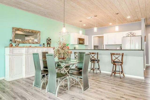 2386 Hwy 87, Gilchrist, TX 77617