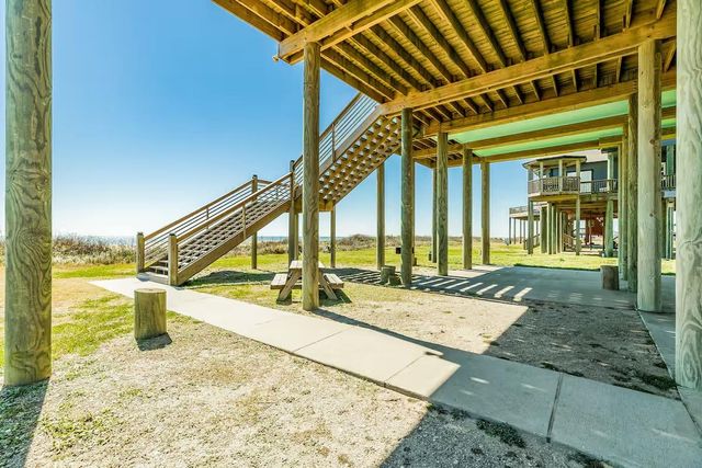 2386 Hwy 87, Gilchrist, TX 77617