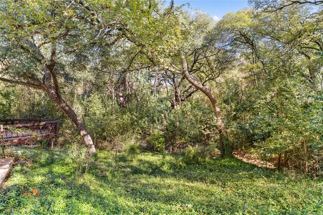 3825 N 30th Street, Waco, TX 76708