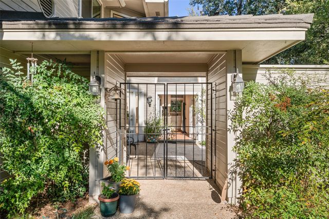 3825 N 30th Street, Waco, TX 76708