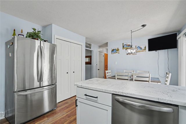 2718 E Ave NW, Cedar Rapids, IA 52405