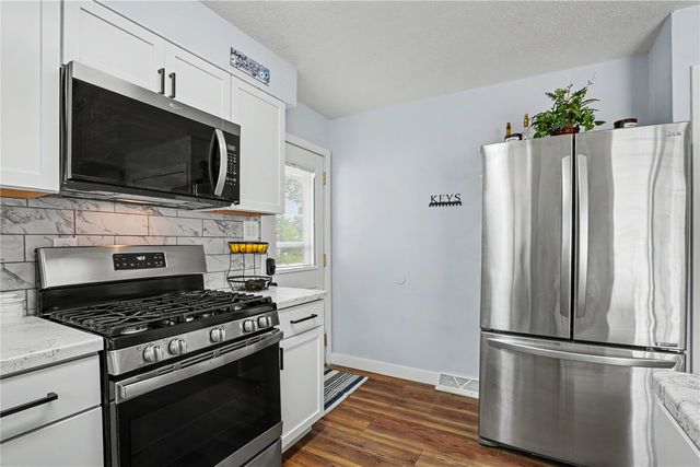 2718 E Ave NW, Cedar Rapids, IA 52405