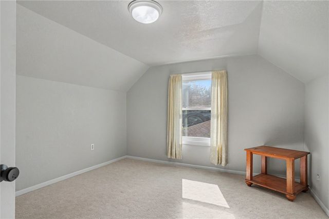 2718 E Ave NW, Cedar Rapids, IA 52405