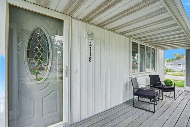 2718 E Ave NW, Cedar Rapids, IA 52405