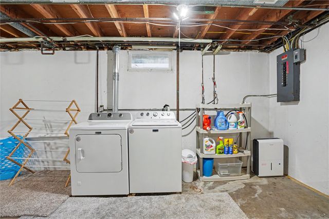 2718 E Ave NW, Cedar Rapids, IA 52405