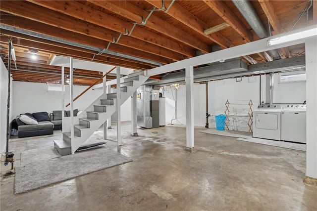 2718 E Ave NW, Cedar Rapids, IA 52405