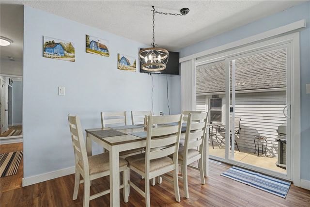 2718 E Ave NW, Cedar Rapids, IA 52405