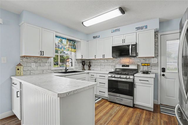2718 E Ave NW, Cedar Rapids, IA 52405