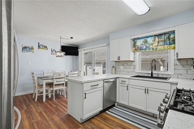 2718 E Ave NW, Cedar Rapids, IA 52405