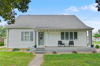 2718 E Ave NW, Cedar Rapids, IA 52405