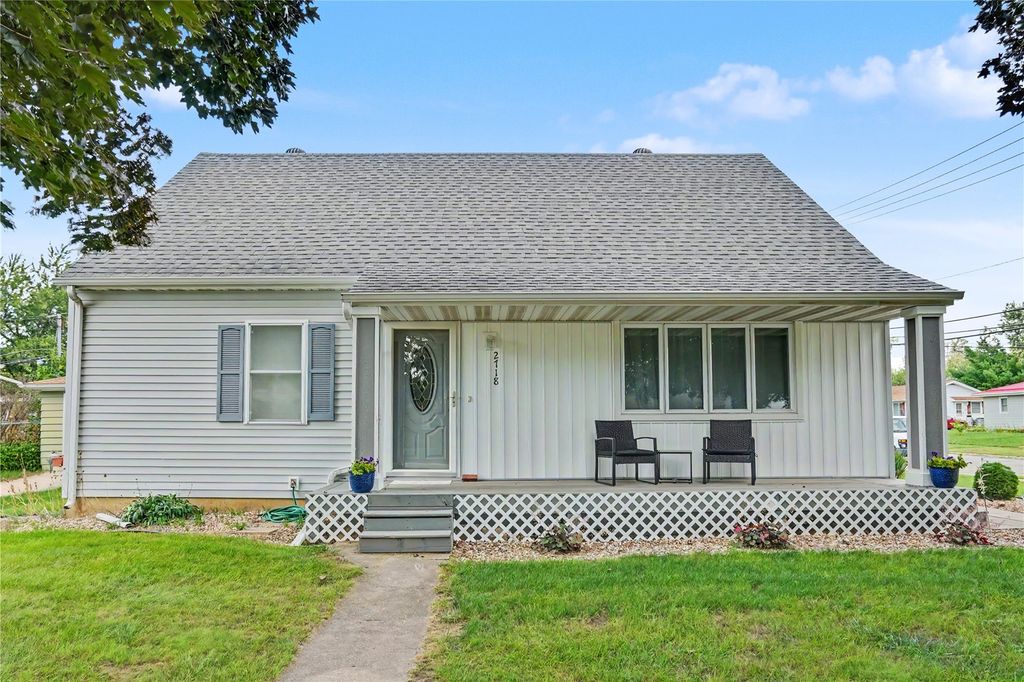 2718 E Ave NW, Cedar Rapids, IA 52405