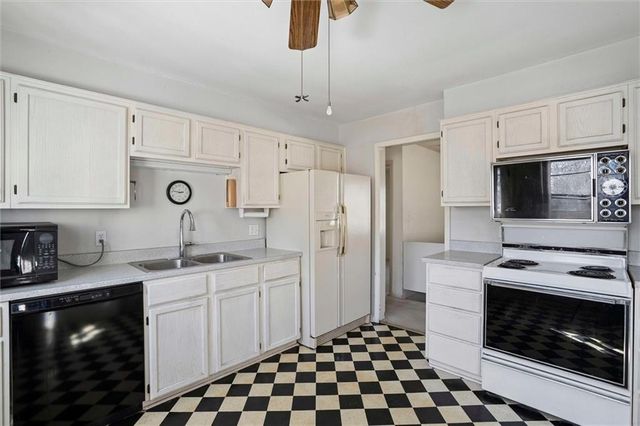 10301 W 89th Street, Overland Park, KS 66214