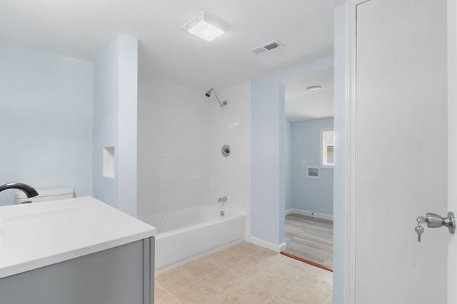 408 W McGlothlin St, Portland, TN 37148